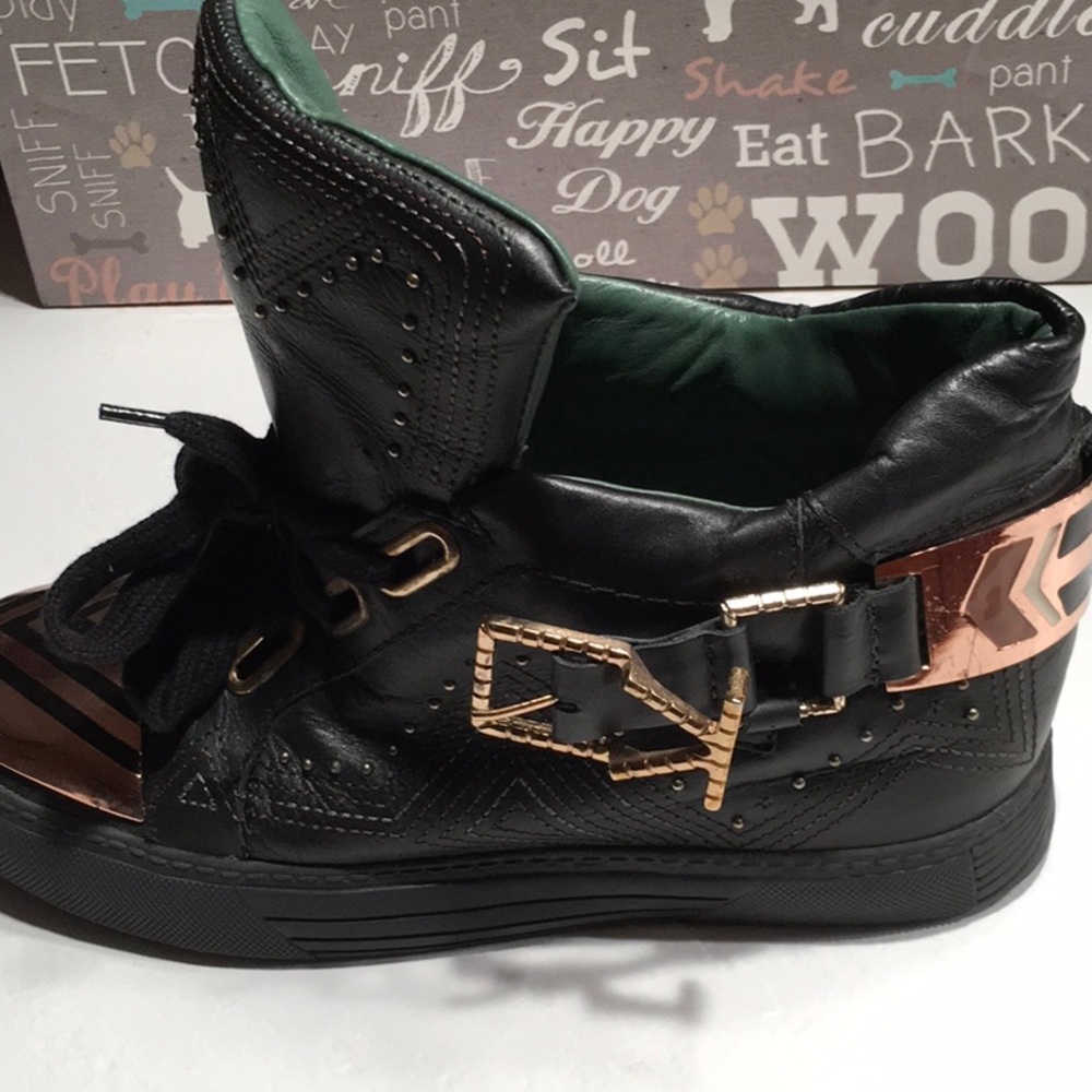 NEW Ivy Kirzhner Shoes Sneaker Fashion Leather Studed Straps Size 6.5 women’s.